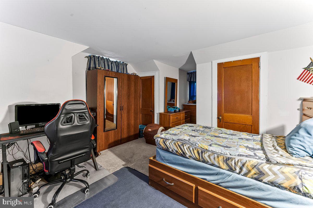 104 Hatfield Road photo 27