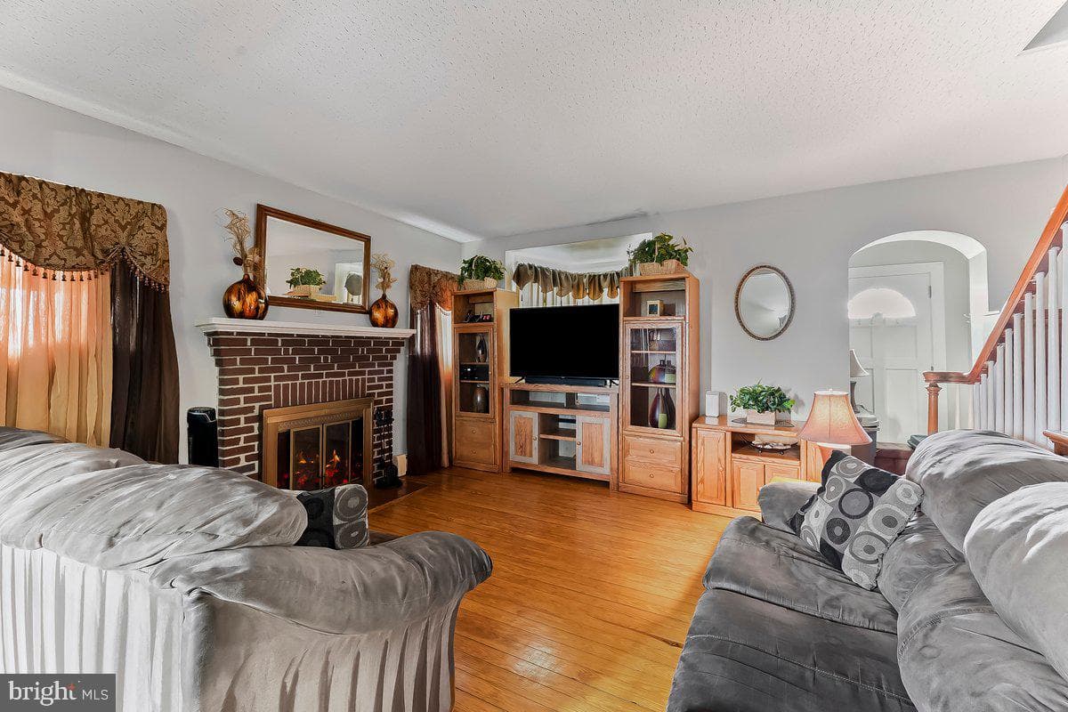104 Hatfield Road photo 3