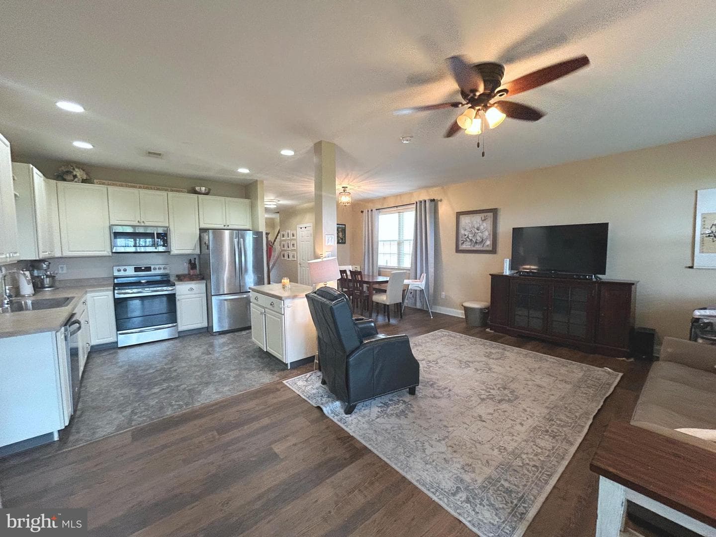 122 Red Oak Court photo 3