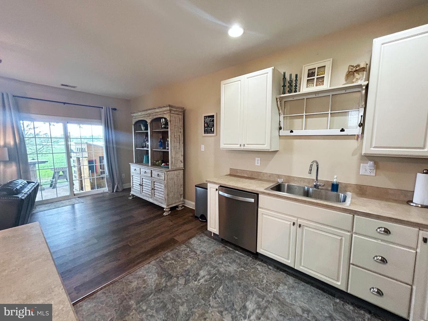 122 Red Oak Court photo 5