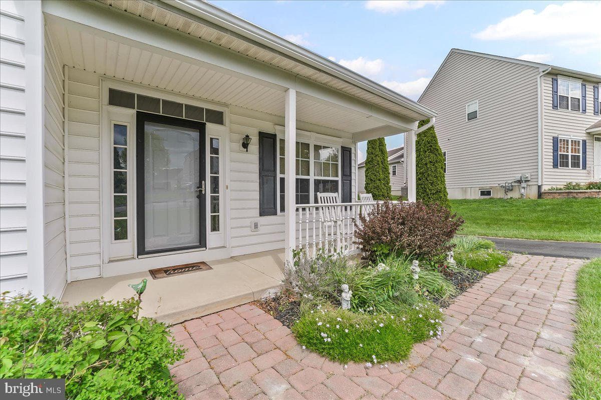 620 Abingdon Circle photo 2