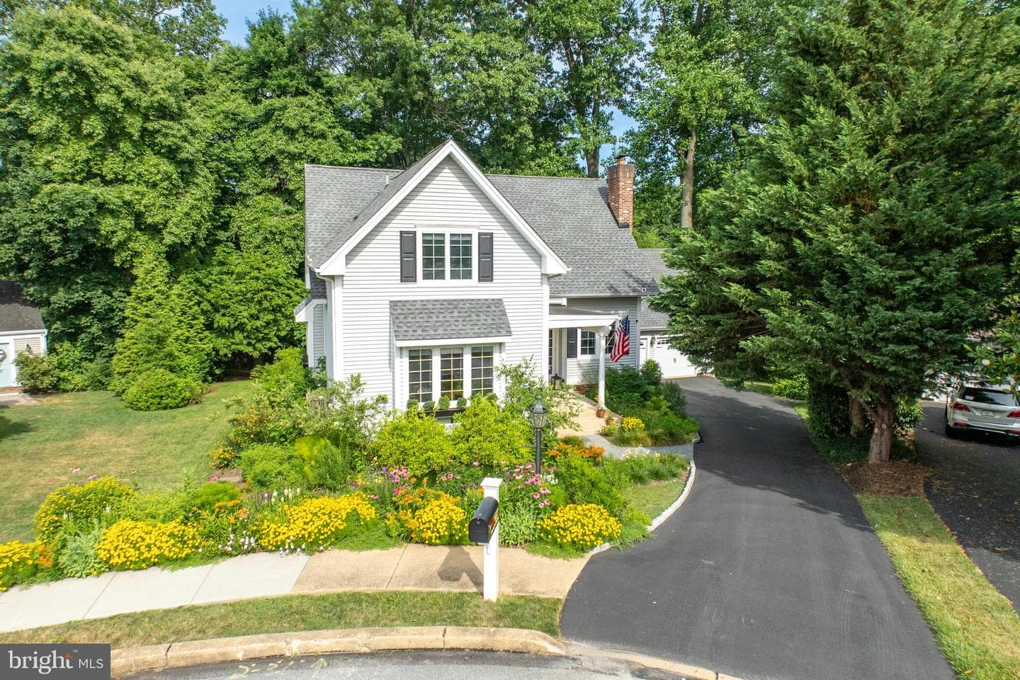 637 Huntington Drive photo 2