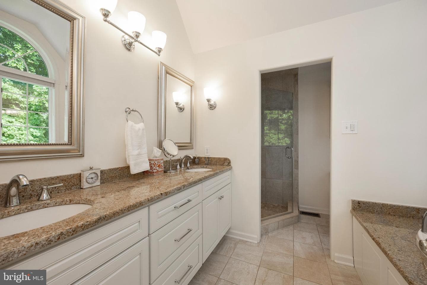 637 Huntington Drive photo 28