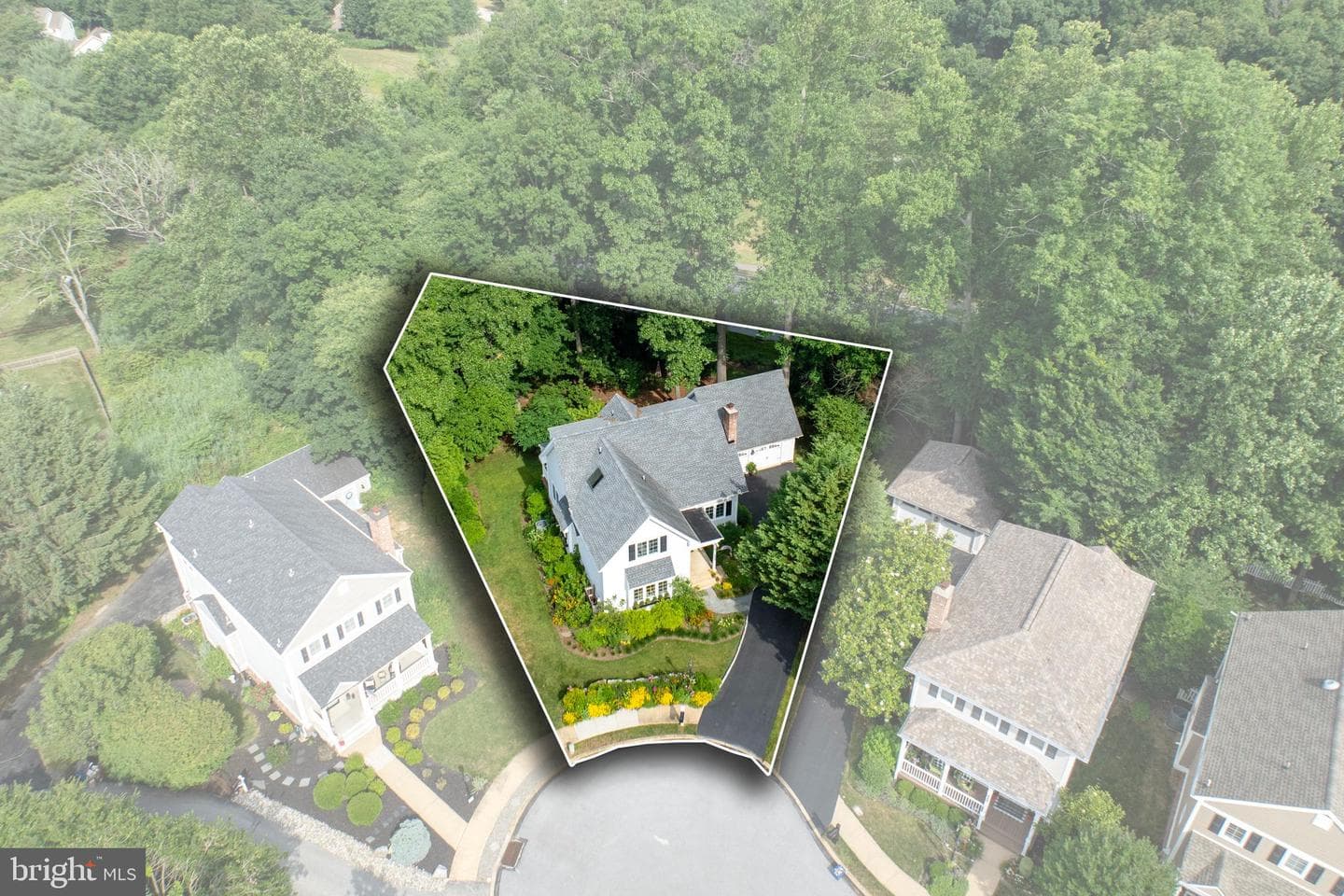 637 Huntington Drive photo 3