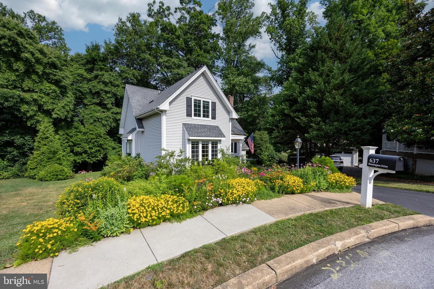 637 Huntington Drive photo 7
