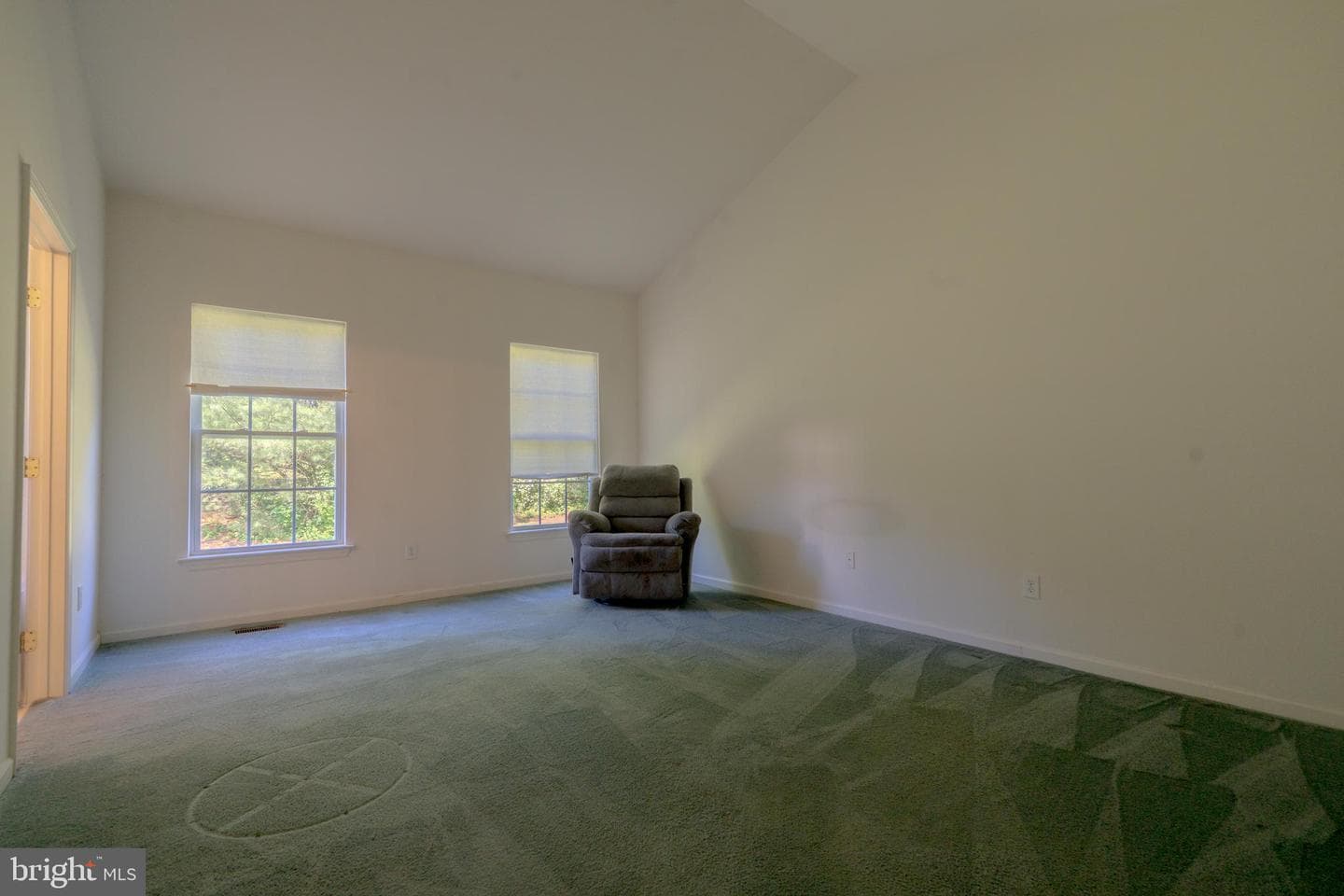 180 Milbury Road photo 13