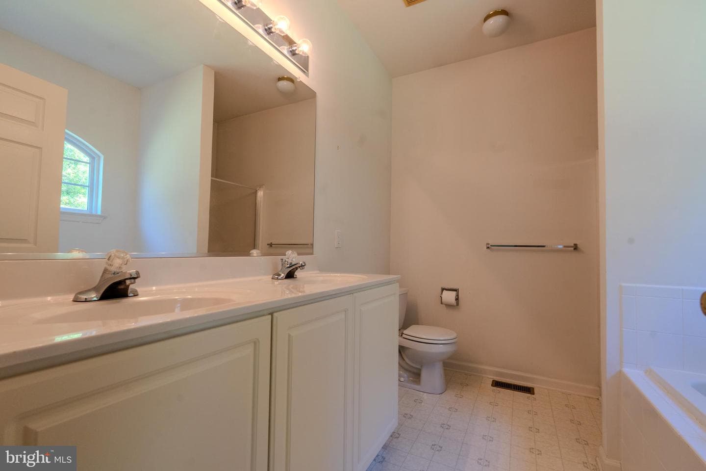 180 Milbury Road photo 16