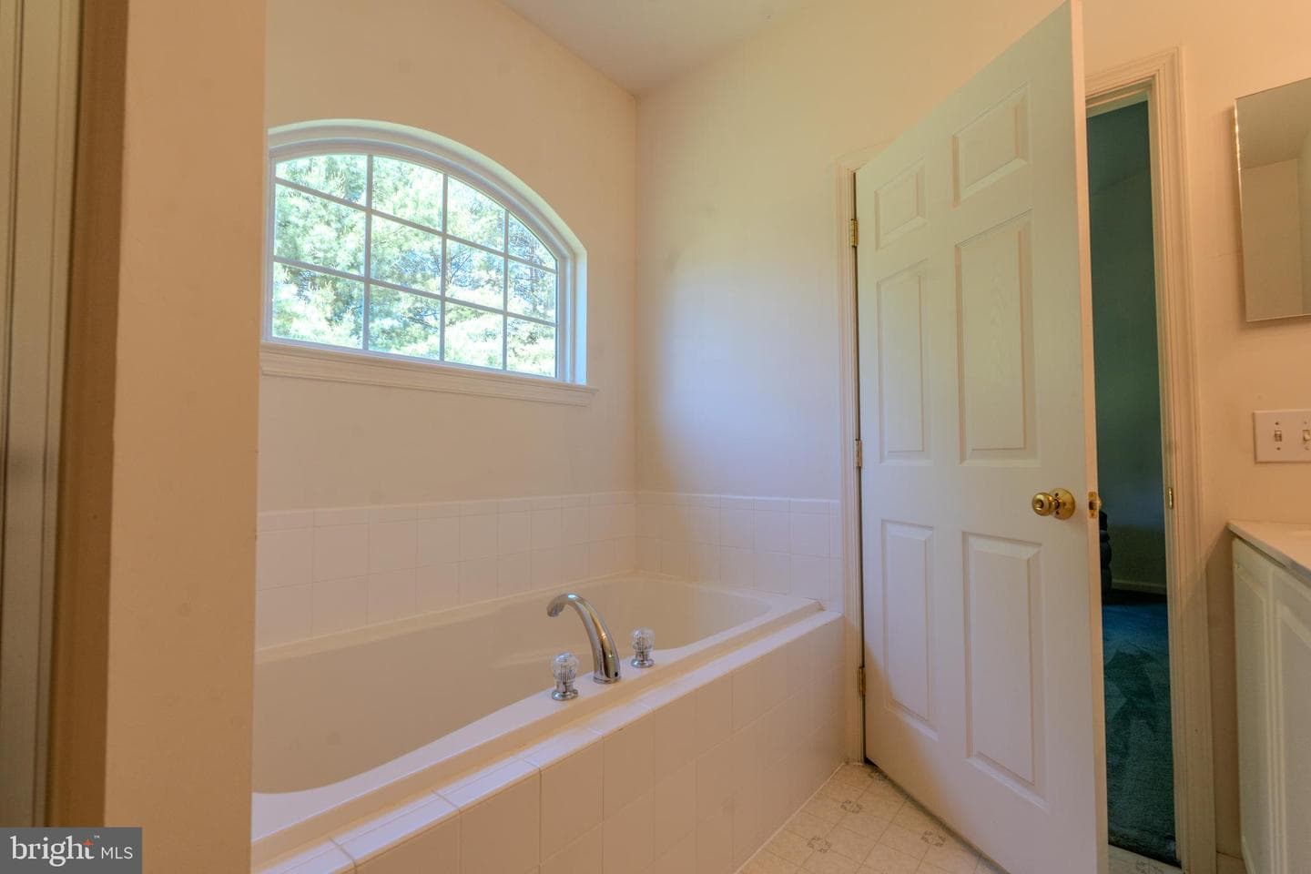 180 Milbury Road photo 17