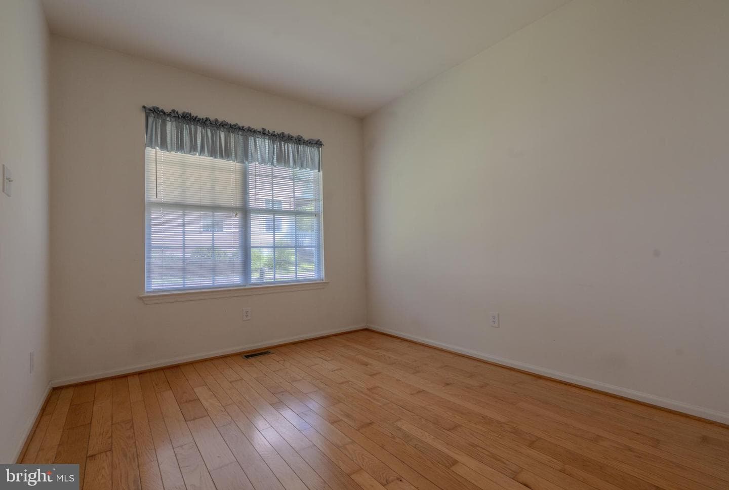 180 Milbury Road photo 7