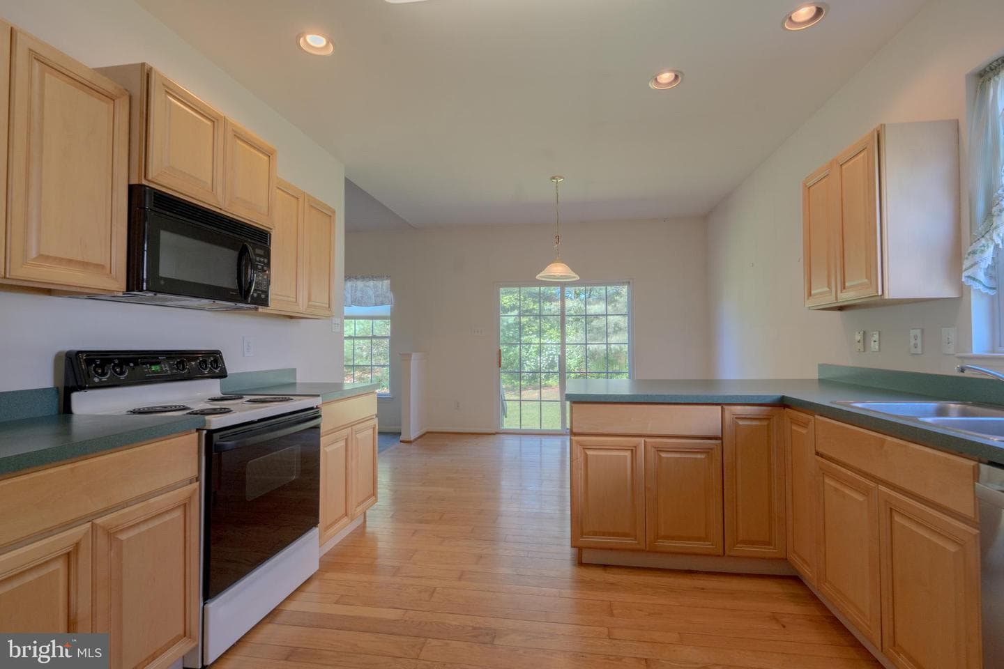 180 Milbury Road photo 8