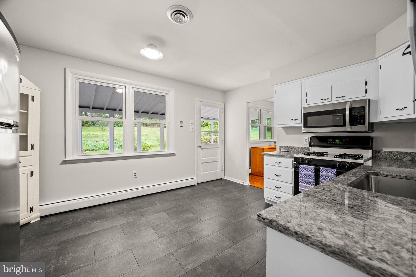 402 Rockland Avenue photo 8