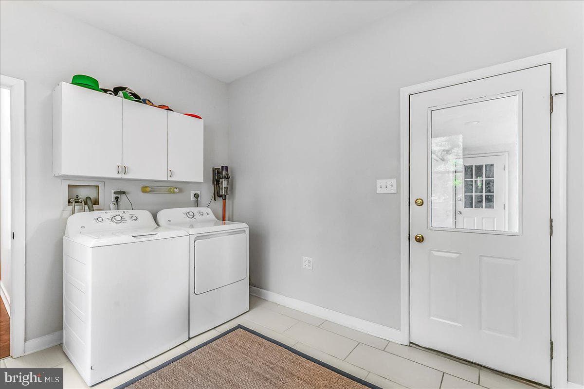 860 Springbank Lane photo 22