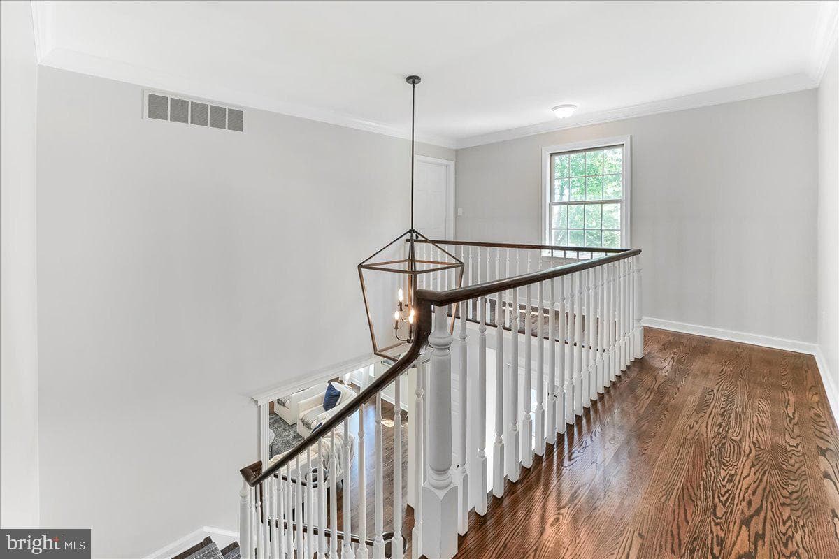 860 Springbank Lane photo 24