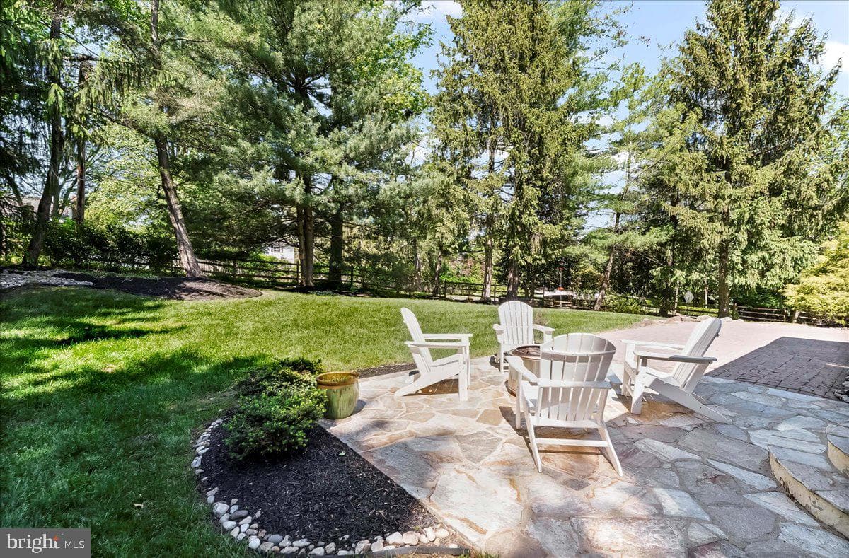 860 Springbank Lane photo 40