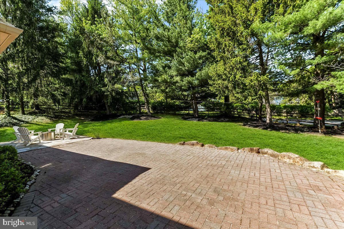 860 Springbank Lane photo 42
