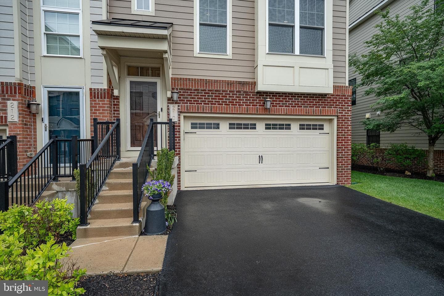 210 Skylar Lane photo 2