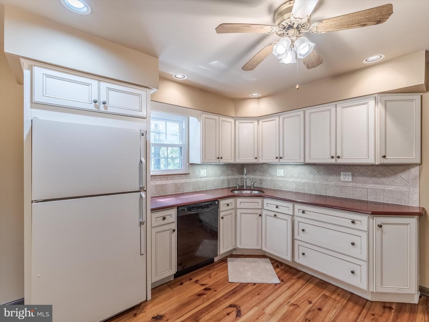 240 S Bonsall Road photo 16