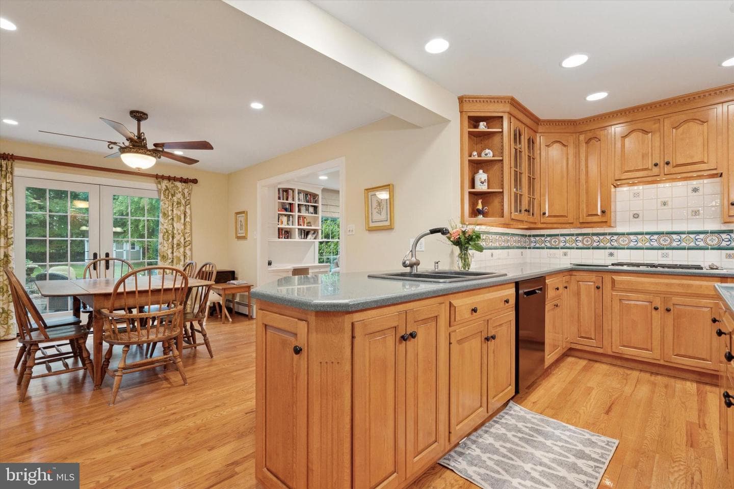 648 Spruce Lane photo 32