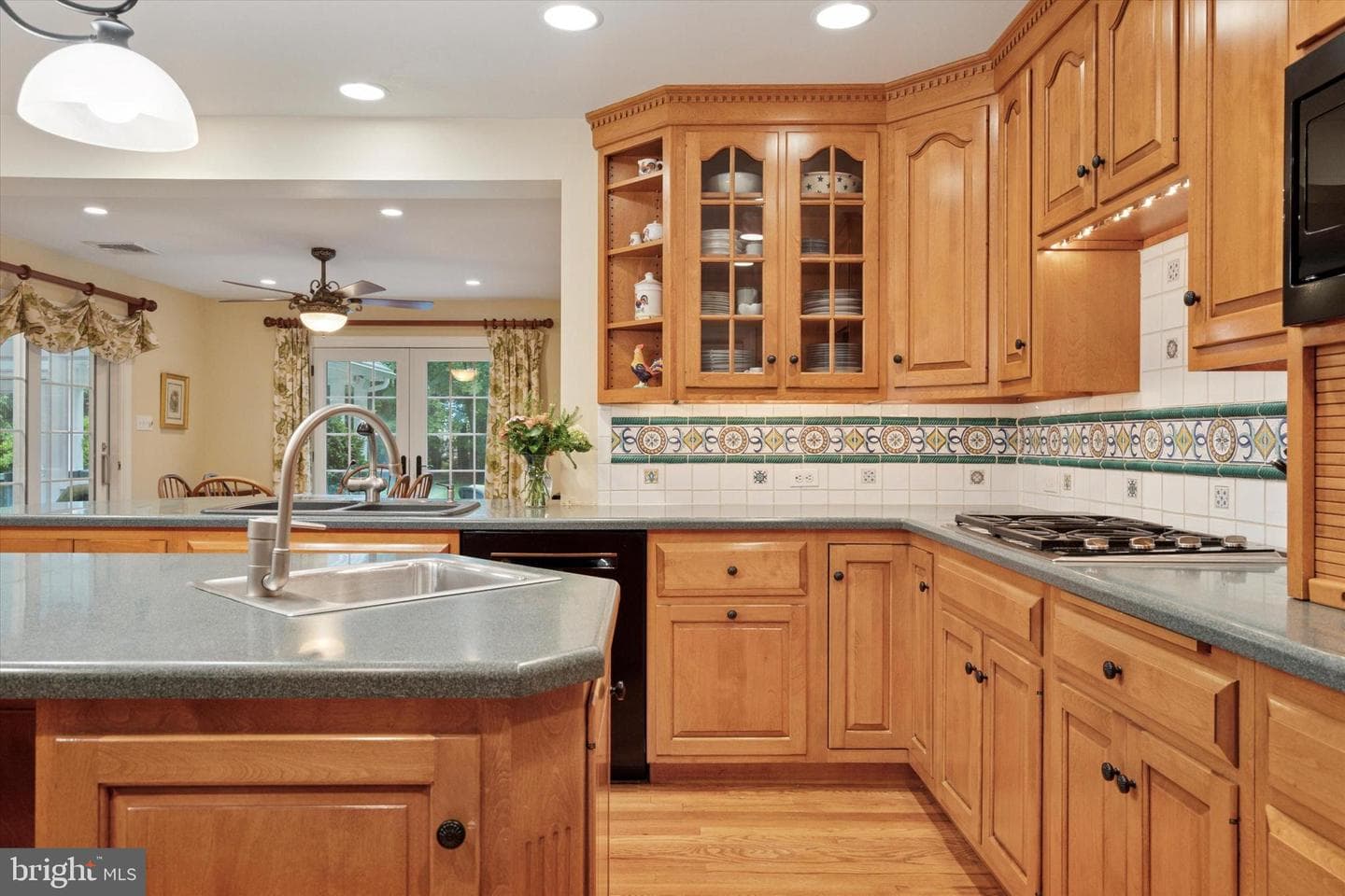 648 Spruce Lane photo 34