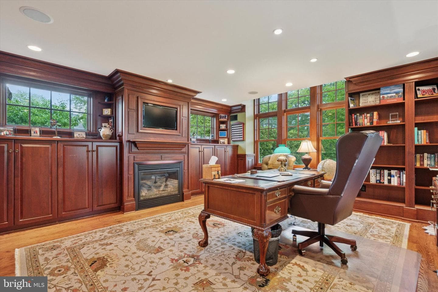 648 Spruce Lane photo 8