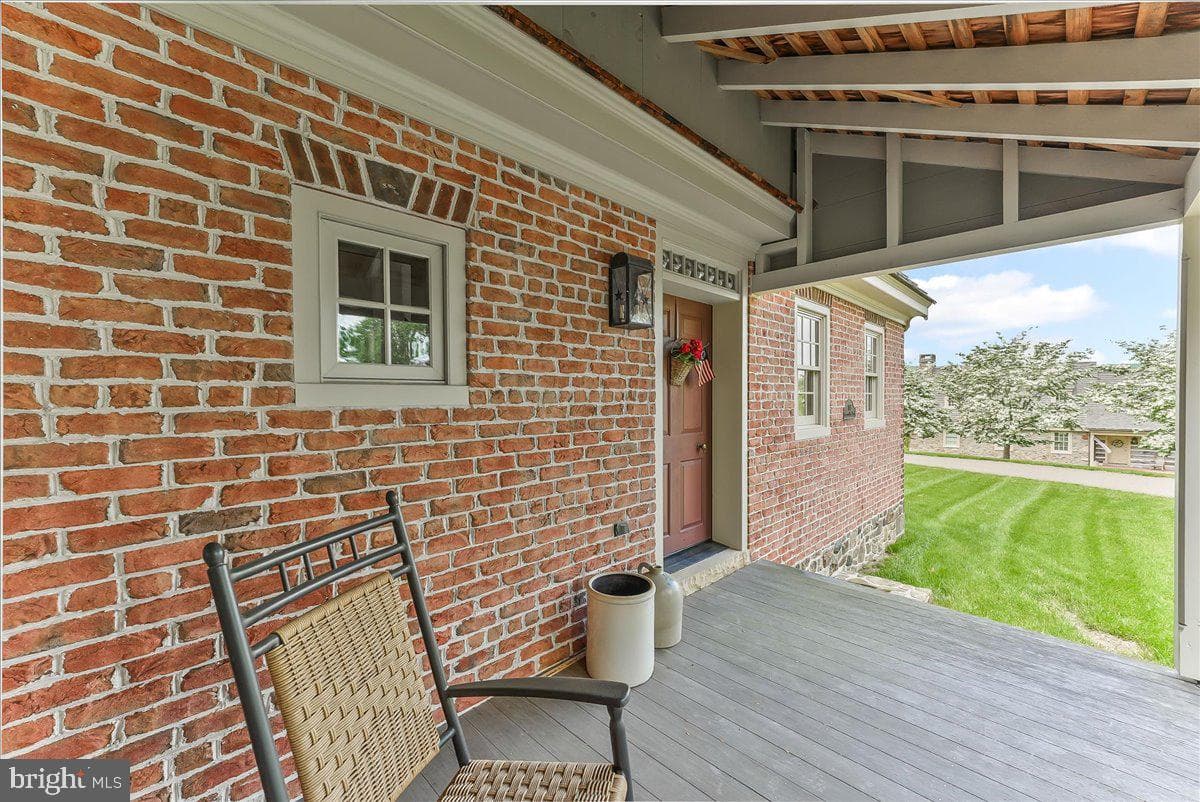 103 Orchard Hill Lane photo 4