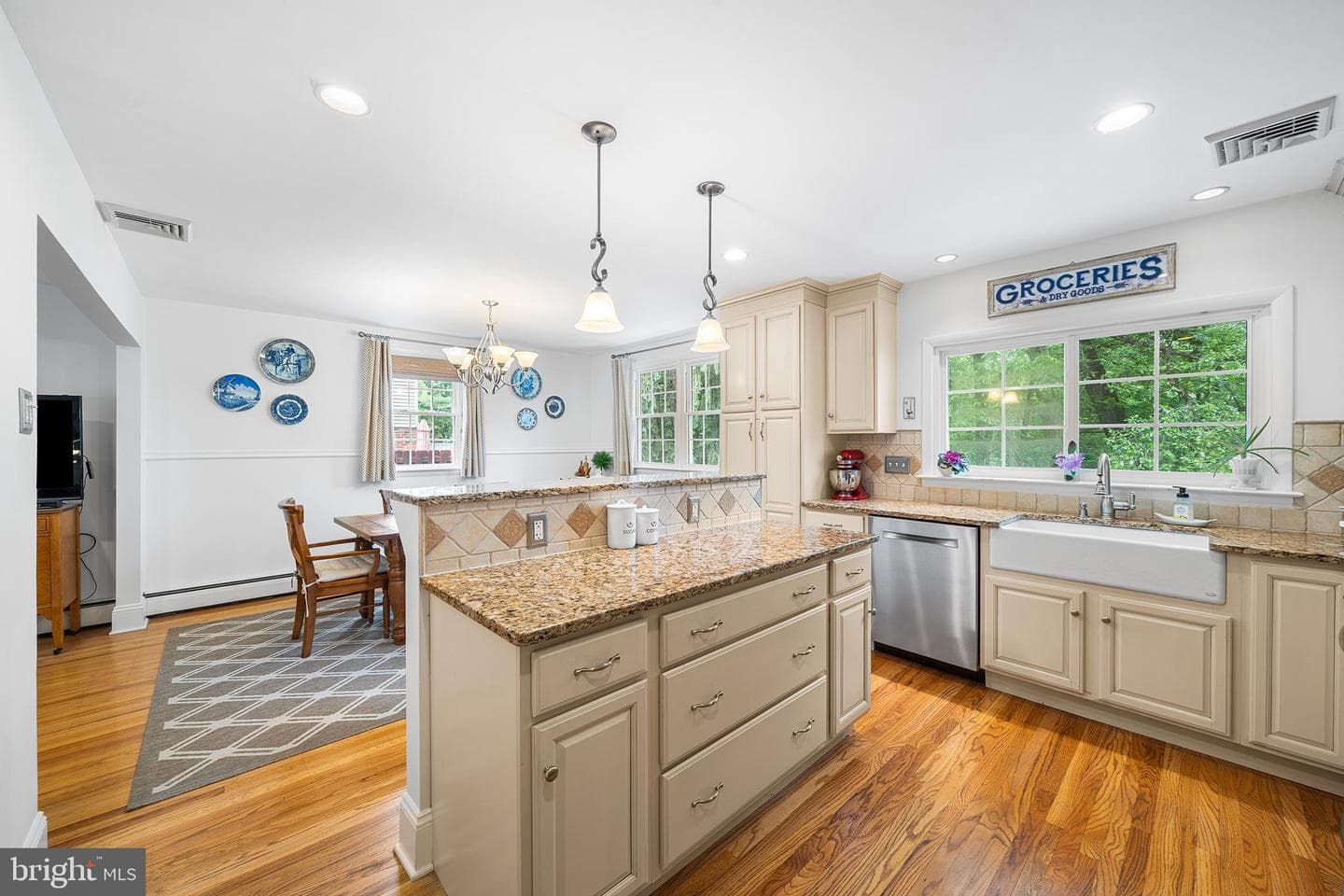 1579 Russell Road photo 8
