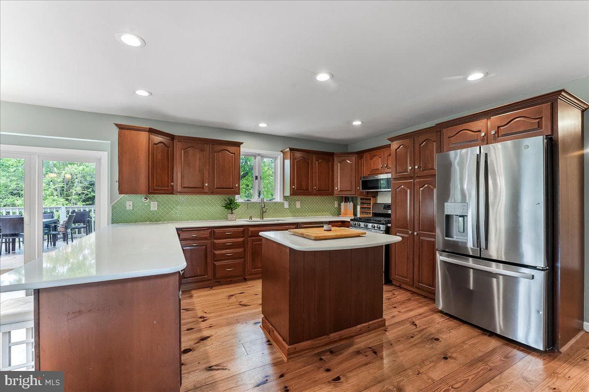 11 White Oak Drive photo 3