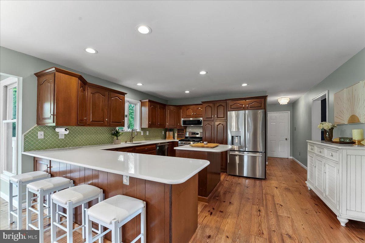 11 White Oak Drive photo 4