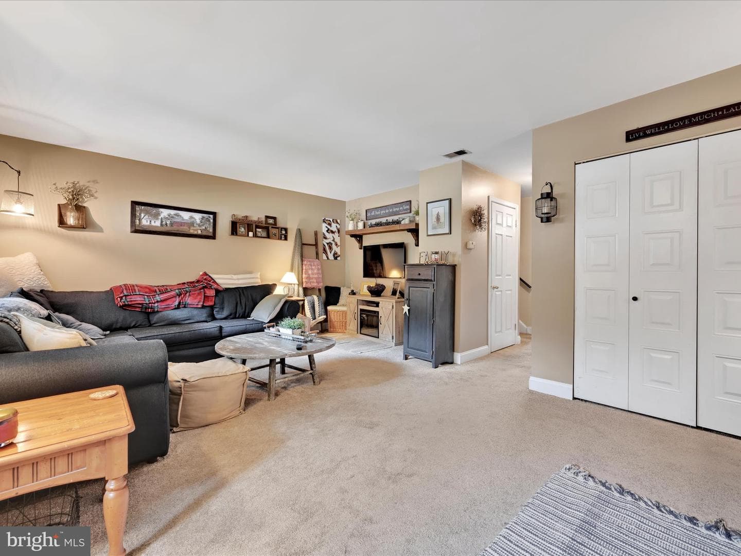 2536 Dupont Street photo 7