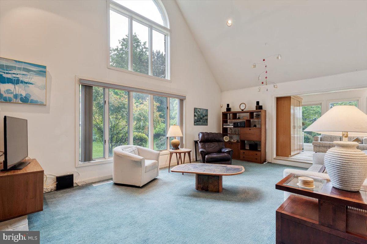 3 White Horse Lane photo 10