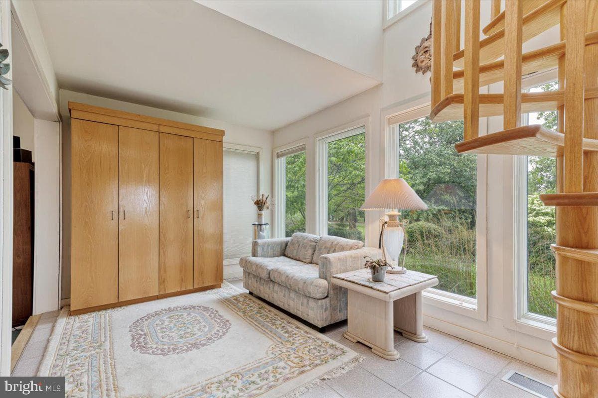 3 White Horse Lane photo 15