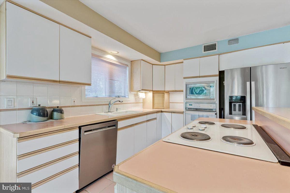 3 White Horse Lane photo 17