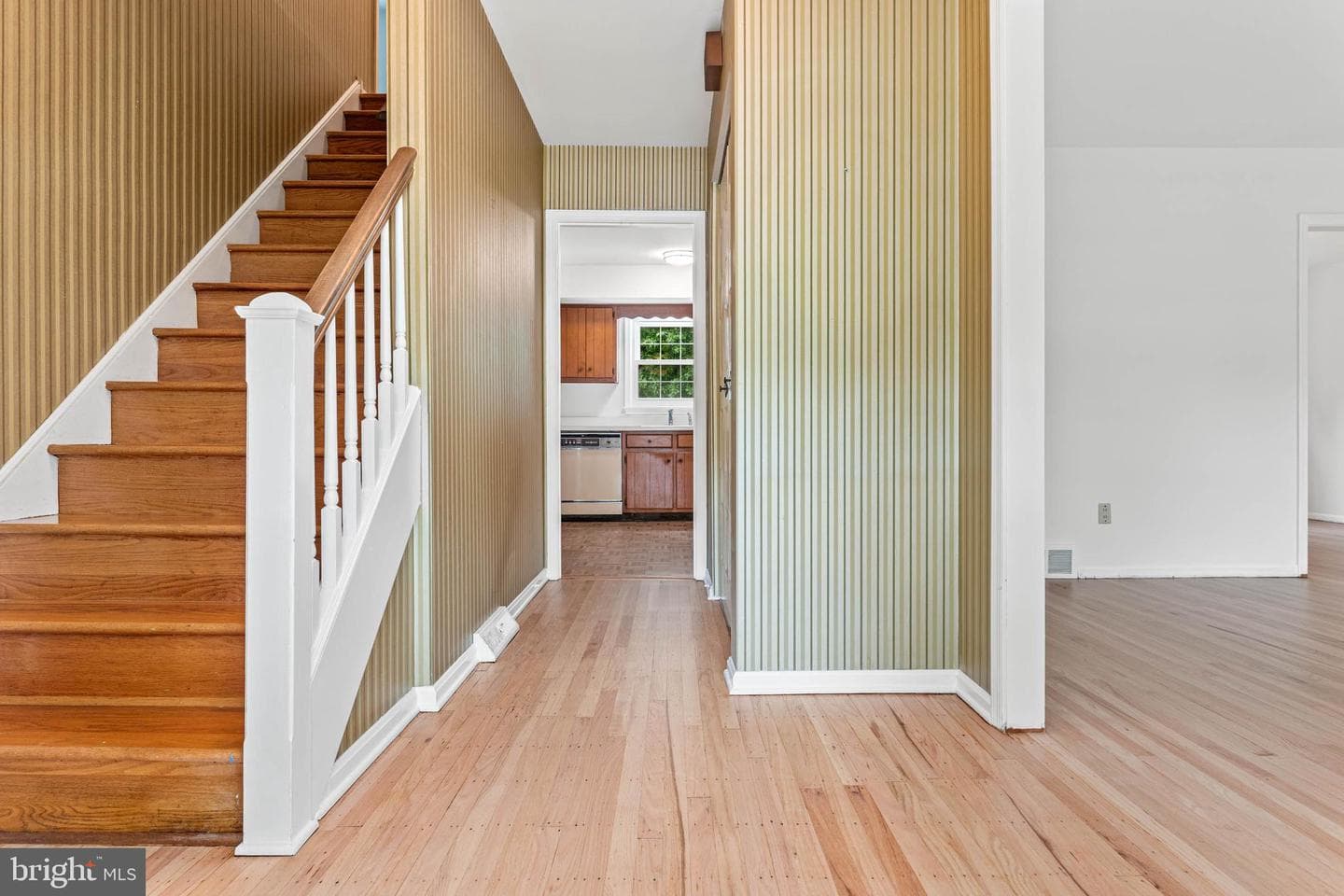 713 Red Maple Drive photo 4