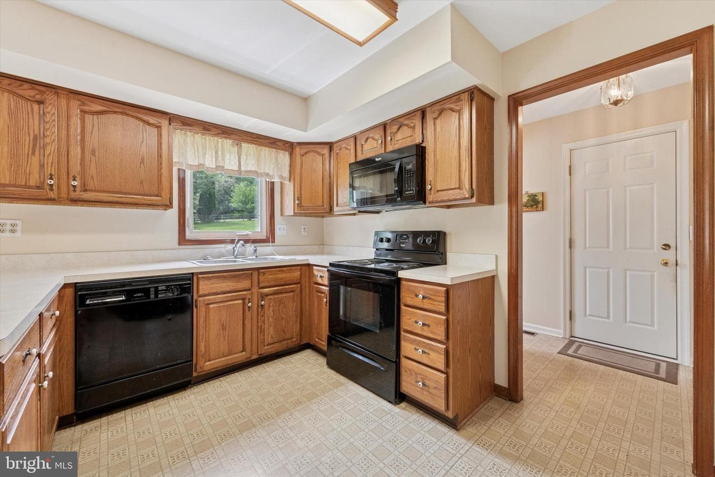 1058 Stable Lane photo 11