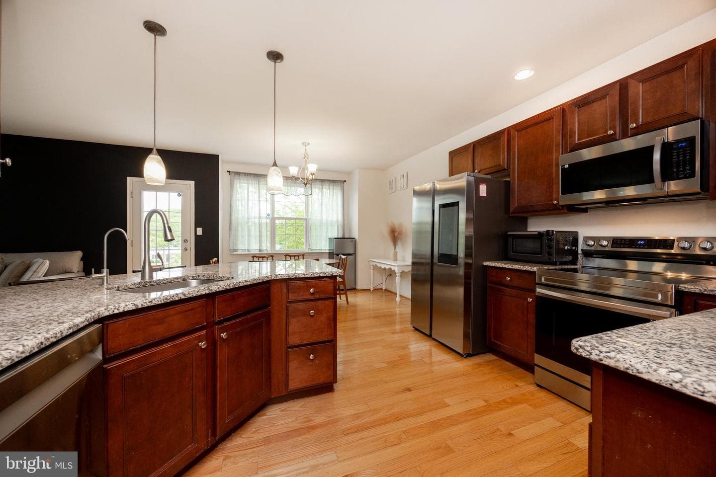 3237 Walnut Street photo 2