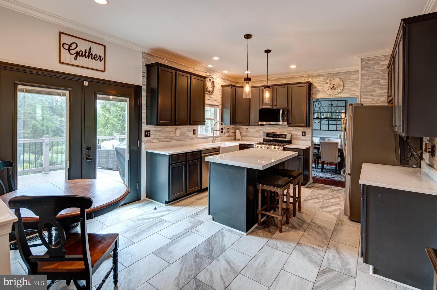 206 John Stevens Dr photo 3