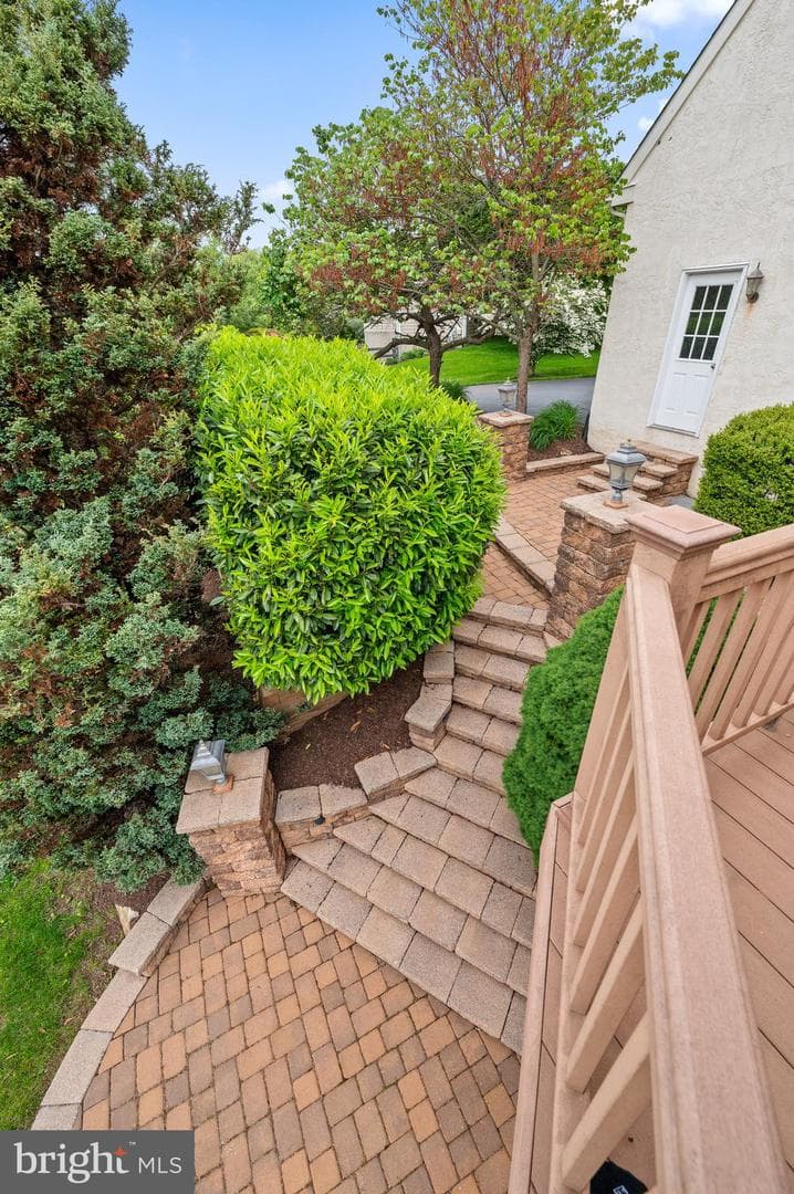 22 Gregory Lane photo 24