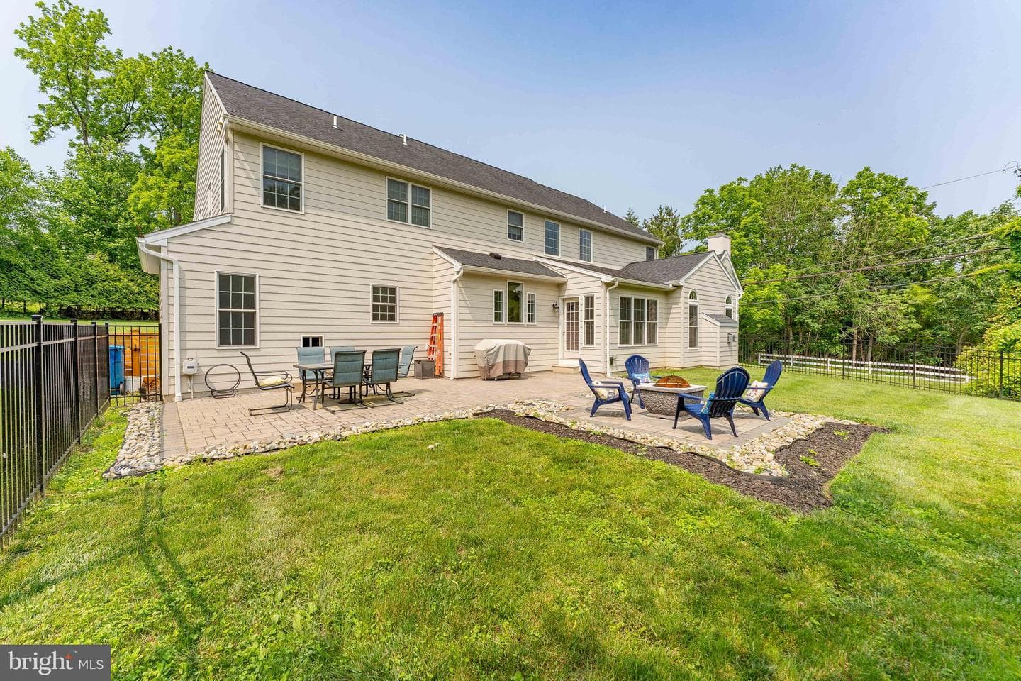 975 S Waterloo Road photo 4