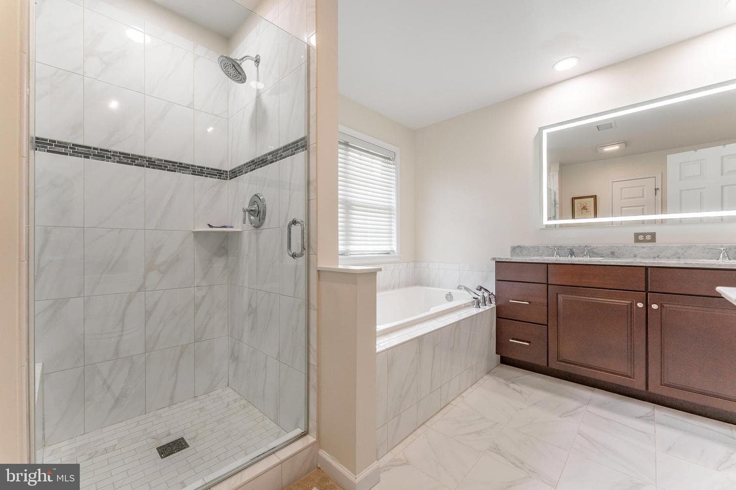 975 S Waterloo Road photo 41
