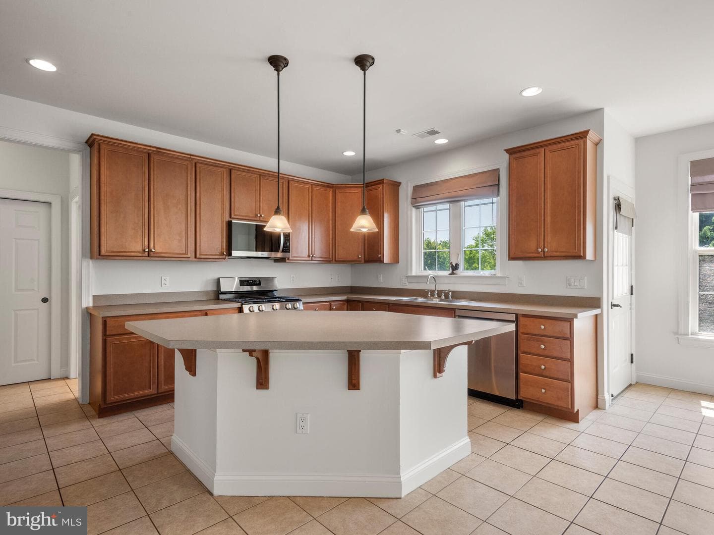 125 Candlewyck Drive photo 17