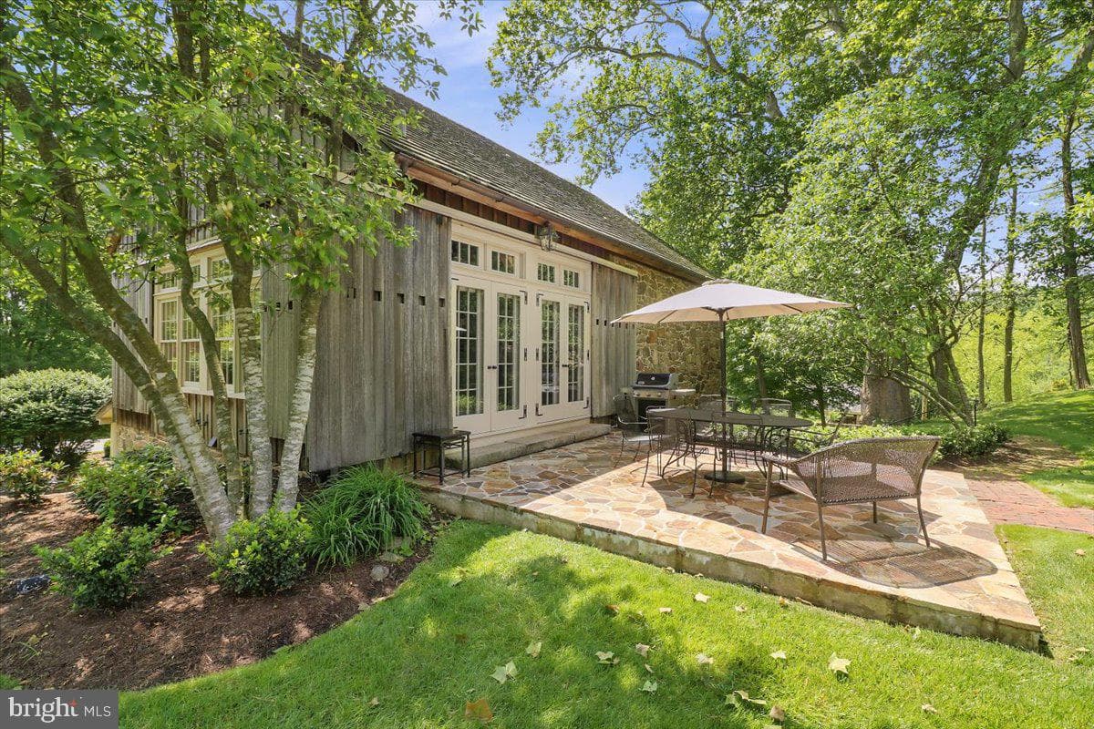 11 Brownstone Lane photo 3