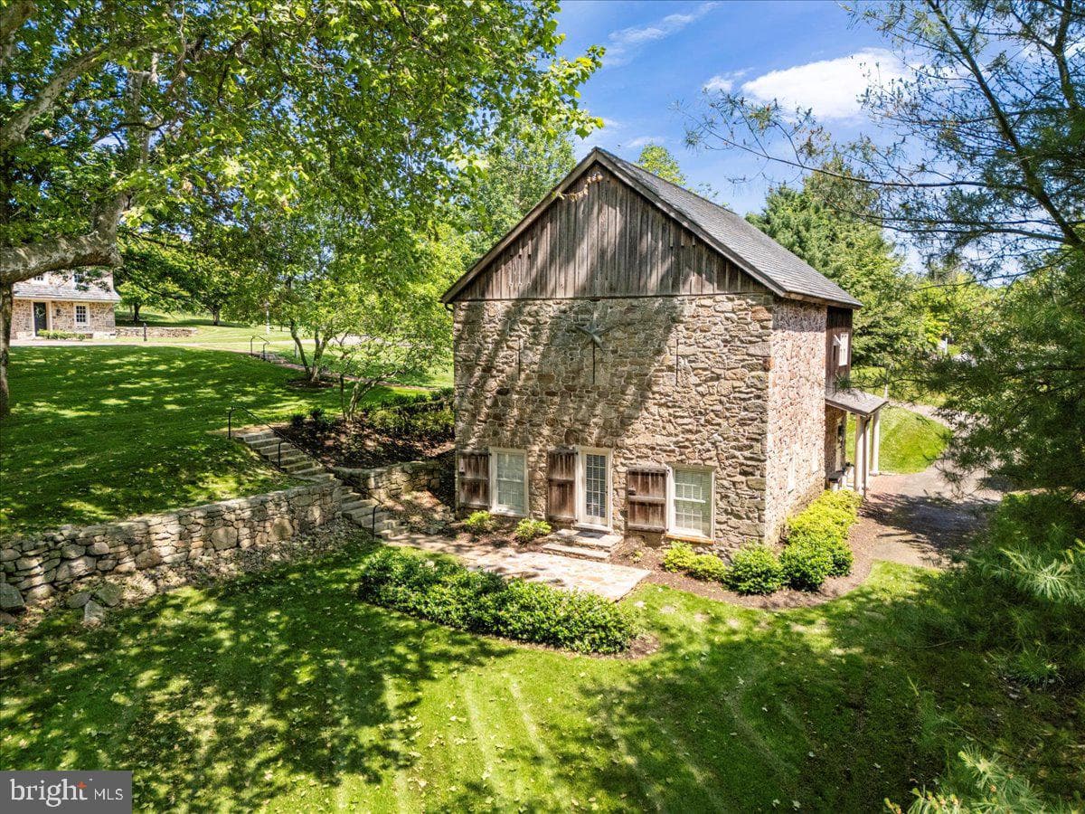 11 Brownstone Lane photo 39