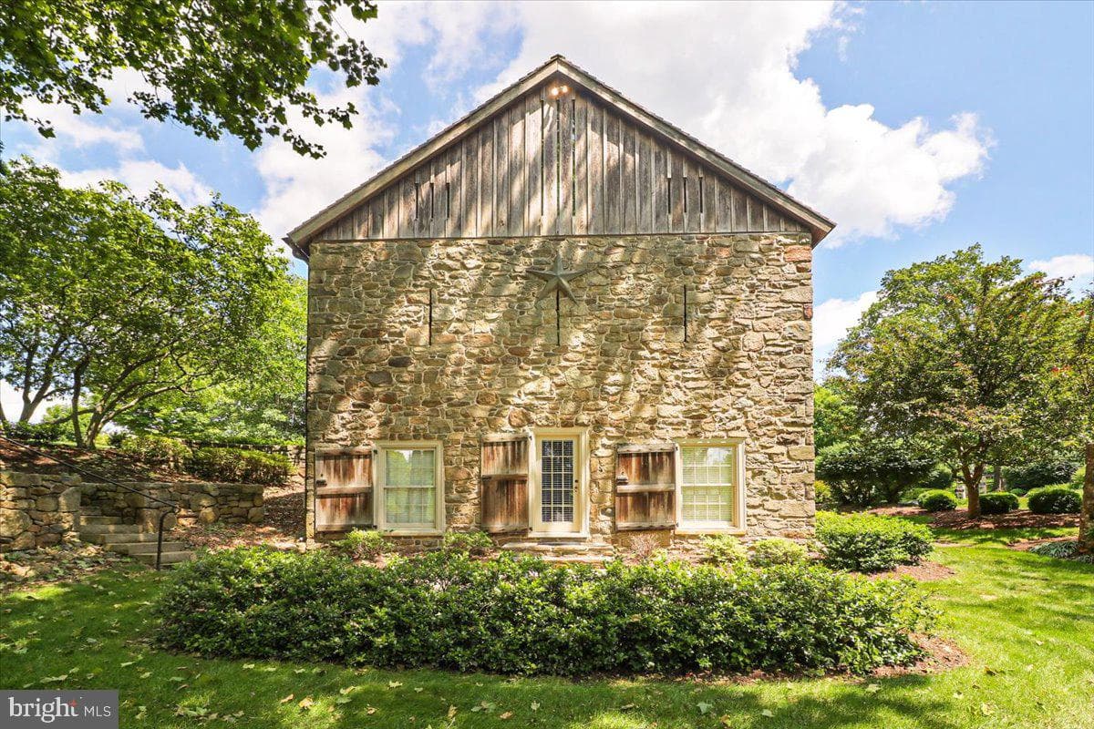 11 Brownstone Lane photo 40