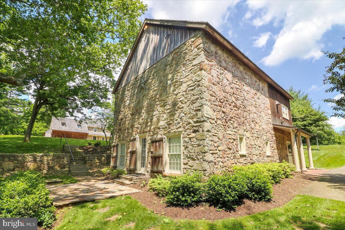 11 Brownstone Lane photo 41