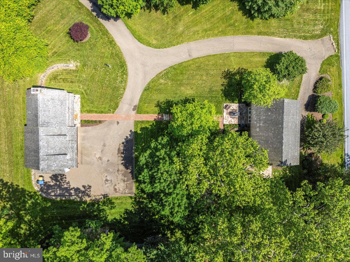 11 Brownstone Lane photo 42