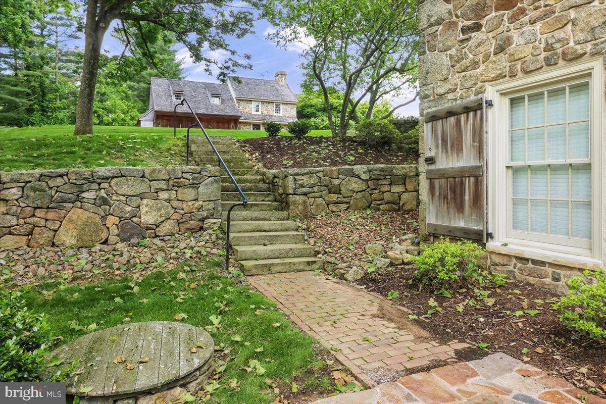 11 Brownstone Lane photo 48