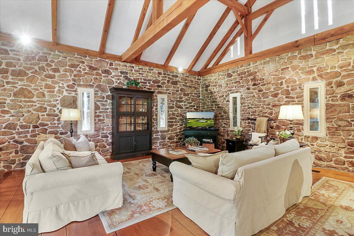 11 Brownstone Lane photo 9