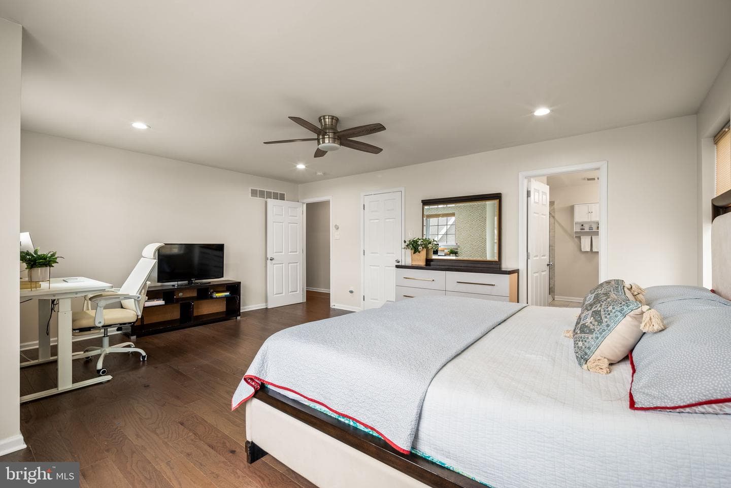 713 Houston Street photo 29