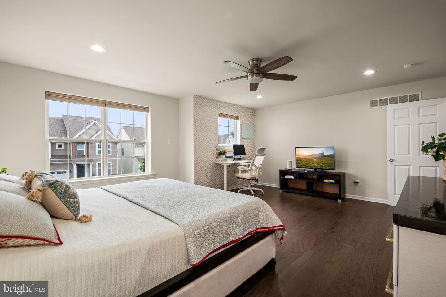 713 Houston Street photo 30