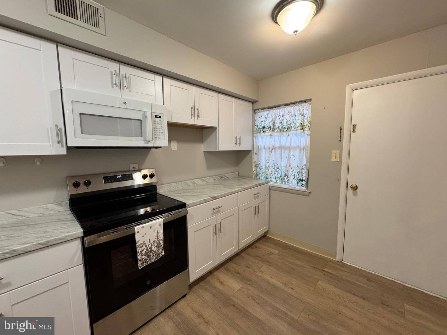166 Chester Court photo 11